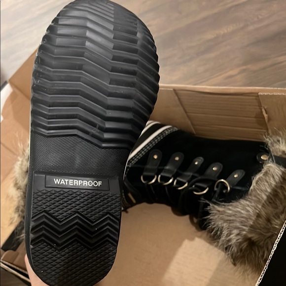 Sorel Women's Joan of Arc Black and Cream Winter Boots - Picture 3 of 5